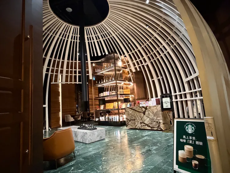 PRIME ONE牛排館餐廳入口。莊偉祺攝