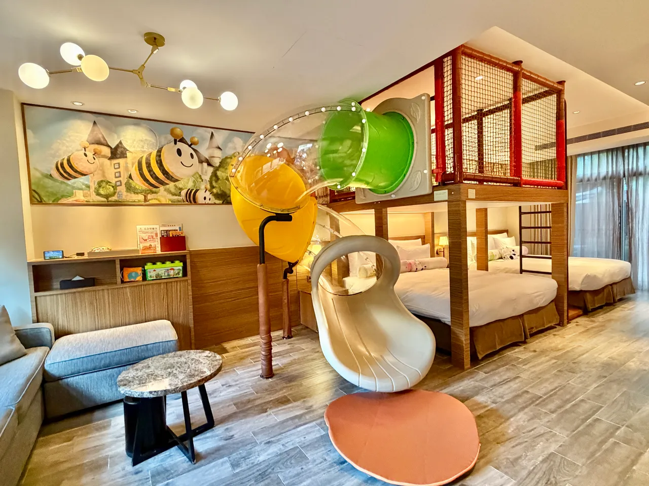 亲子别墅房内规划室内溜滑梯。庄伟祺摄