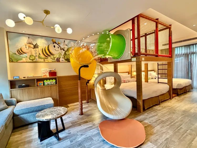 親子別墅房內規劃室內溜滑梯。莊偉祺攝