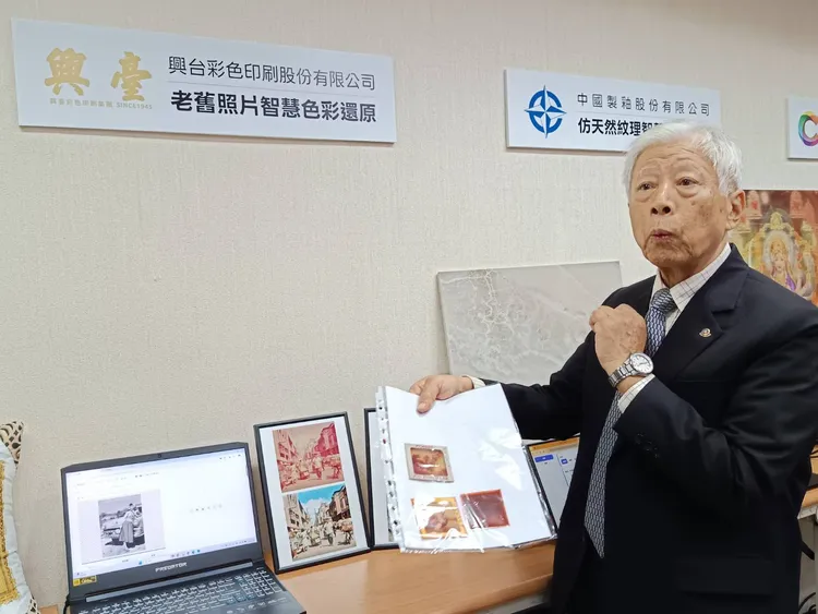 興台公司董事長陳政雄表示，該公司運用長期保存的幻燈片訓練AI模型，精準修復老照片色調，不僅修圖時間減半、解析度提升4倍。許麗珍攝
