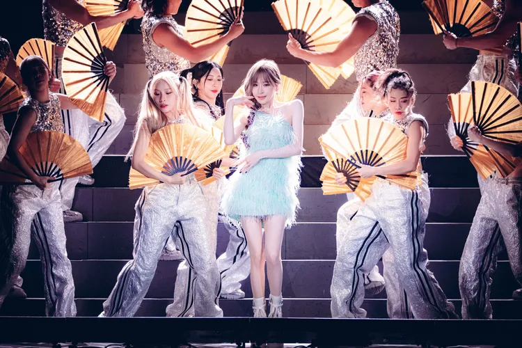 王心凌紐約開唱，邀全場歌迷為香港大火默哀。天晴娛樂提供