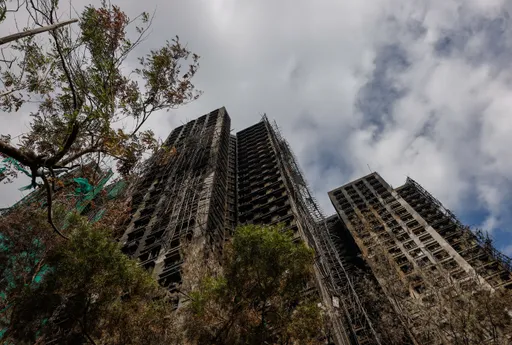 香港宏福苑大火死者增至151人　當局：包商為省錢摻入阻燃性不足圍網釀災