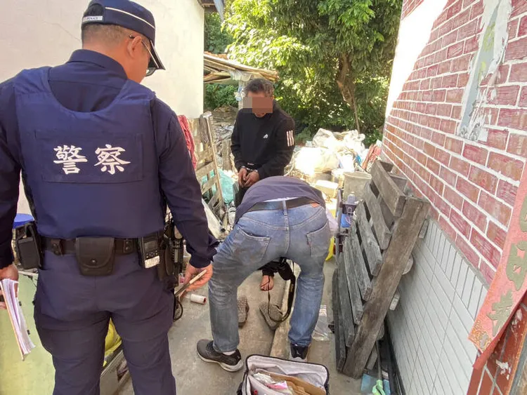 李男行凶後被逮，訊後依殺人未遂最移送並羈押，現改以殺人罪偵辦。翻攝照片