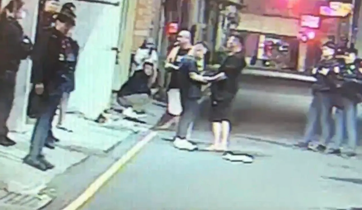 警方出动快打部队到场，叶男已被人压制，所幸双方仅受轻伤。翻摄照片