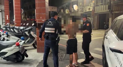 网传南市当街砍人...疑家产纠纷　莽男酒后持双刀寻衅反被制伏