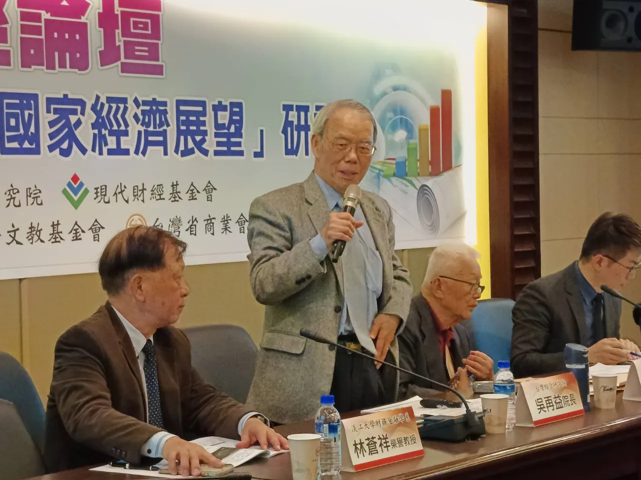 明年全球经济前景脆弱风险偏下行　台综院：产业结构失衡浮现