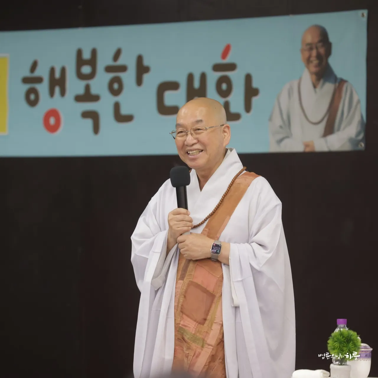 法轮法师担任金宇彬与申敏儿的证婚人。翻摄法轮法师IG