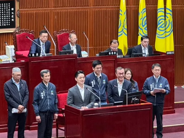 李四川動向成為議場焦點。張綵茜攝