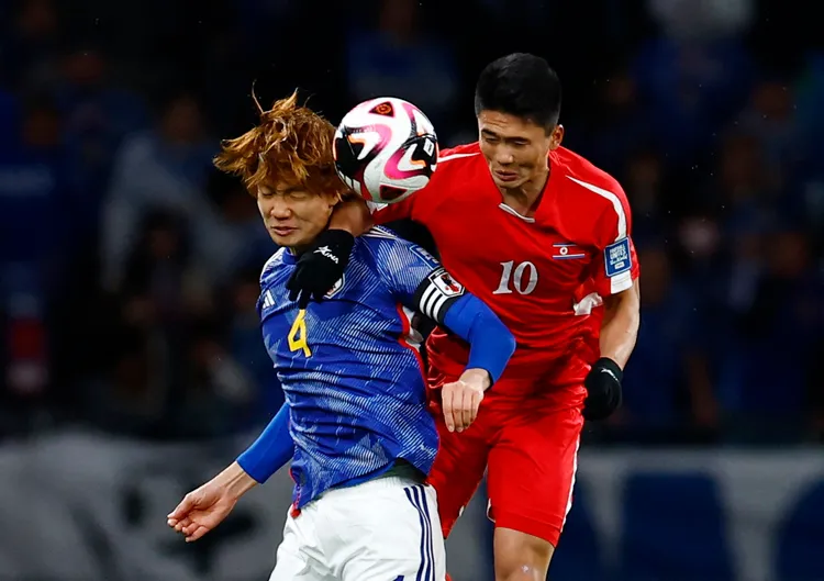 世界杯足球赛的门票价格引起争议，不少球迷团体要求重新审ˋ票价。路透社