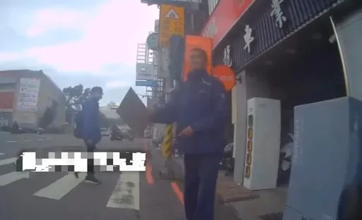 台南街友手持铁片挥舞　女骑士惊吓报案被回「他不会怎样」