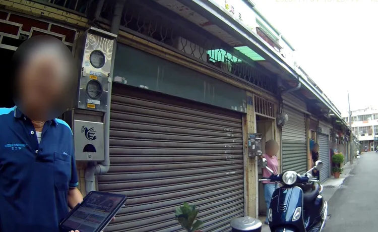 有失智症狀的楊婦多次走失，幸得街坊鄰居及警方協助都得以返家。翻攝畫面