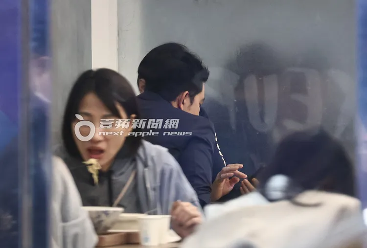 立威廉與男友人健走10分鐘到永吉路30巷雲南料理餐廳享用美食。特勤中心攝