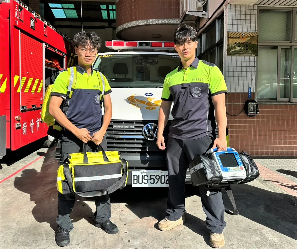 三民分队杨迦悦(左)、蔡承佑。新竹市府提供