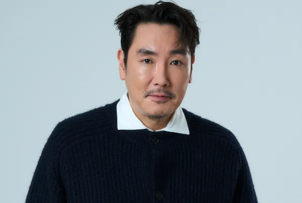 赵震雄认了高中时有过前科，但反认涉及性侵。翻摄naver