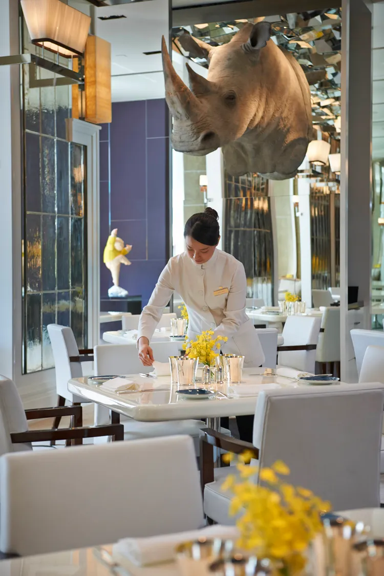 台北文華東方酒店除提供優渥薪資與優質工作環境招攬人才，並同步提供集團海外姊妹酒店的自由轉調機會，規劃具國際發展潛力的職涯路徑。台北文華東方酒店提供