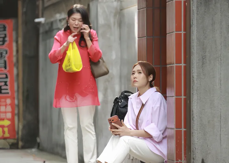 吳申梅與呂俍慧互飆演技。喜上梅梢娛樂提供