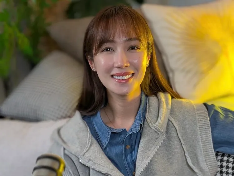 小薰牙齿很白亮整齐，未料爆出拖欠牙医诊所款项。翻摄自小薰IG