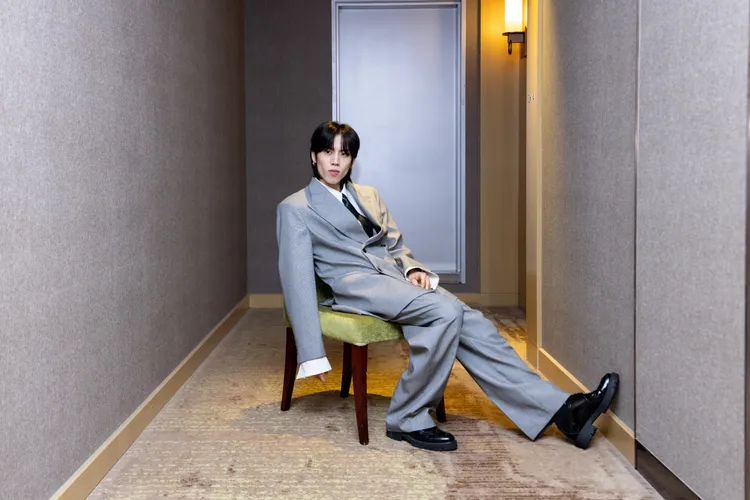 東雨為新專輯做「鬧鐘美甲」， 許願明年比今年忙2倍。COME ON JKSSP提供