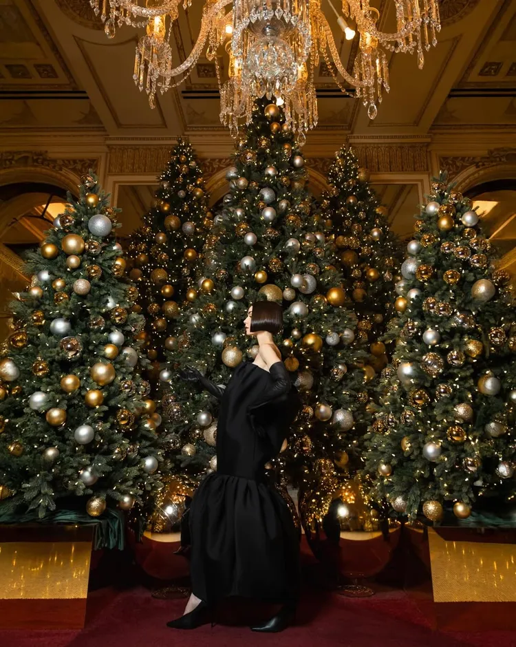 Lily Collons穿上BALENCIAGA 2026夏季系列。翻攝IG