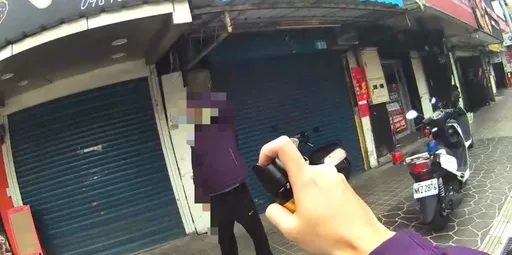 模仿效应？捷运三民高中站35岁男高喊「我有枪」遭压制　员警受伤送医