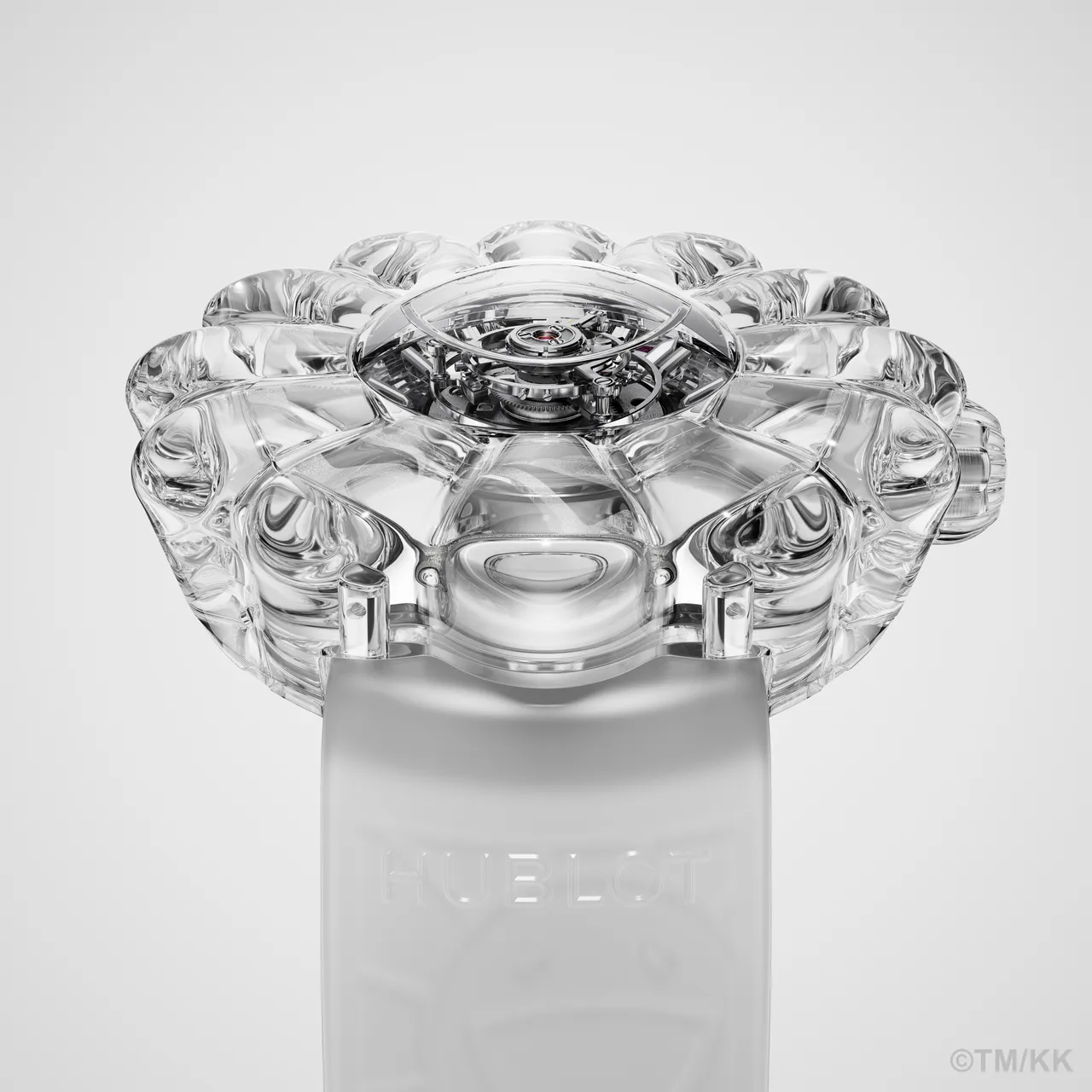 Hublot MP-15村上隆蓝宝石陀飞轮腕表，42mm，抛光蓝宝石镜面表壳，抛光透明复合树脂表盘，透明印花橡胶表带，HUB9015手动上链中置陀飞轮机芯，动力储存约150小时，防水深度30米，限量50只，1018万5000元。品牌提供