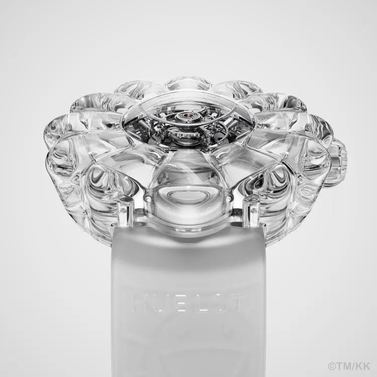 Hublot MP-15村上隆藍寶石陀飛輪腕錶，42mm，拋光藍寶石鏡面錶殼，拋光透明複合樹脂錶盤，透明印花橡膠錶帶，HUB9015手動上鍊中置陀飛輪機芯，動力儲存約150小時，防水深度30米，限量50只，1018萬5000元。品牌提供