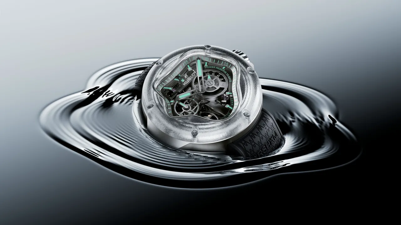 Hublot MP-17 Arsham Splash蓝宝石钛金十日动力储存腕表，42mm，雾面蓝宝石/钛金属表壳，钱金电镀与雾面蓝宝石表盘、涂覆Arsham绿色夜光涂层，浮雕Arsham Monogram黑色橡胶表带，MHUB1205手动上链镂空机芯，动力储存240小时，防水深度50米，限量99只，214万元。品牌提供