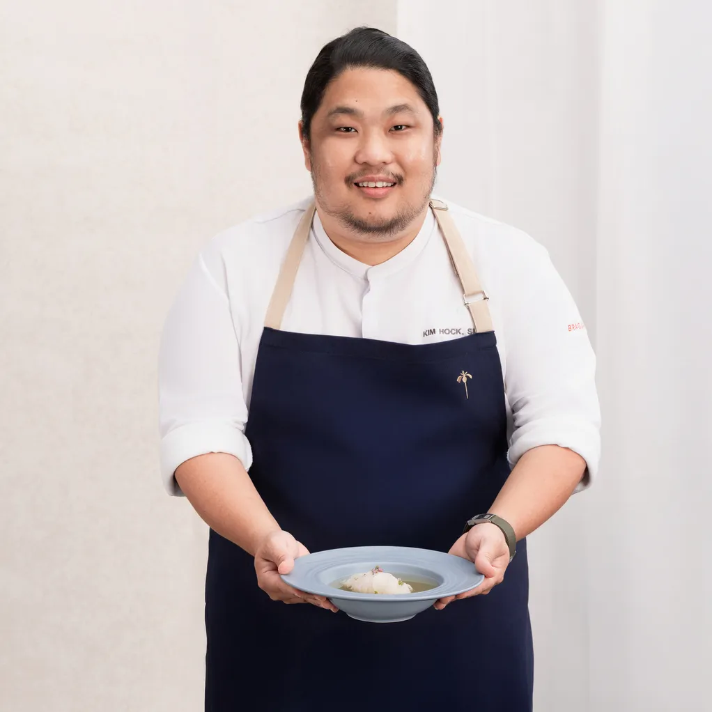 马来西亚名厨史金福秉持「以产地为根、以技艺为语」的料理哲学，打造兼具细腻与温度的餐桌体验，屡获国际美食界肯定。烟波国际观光集团提供
