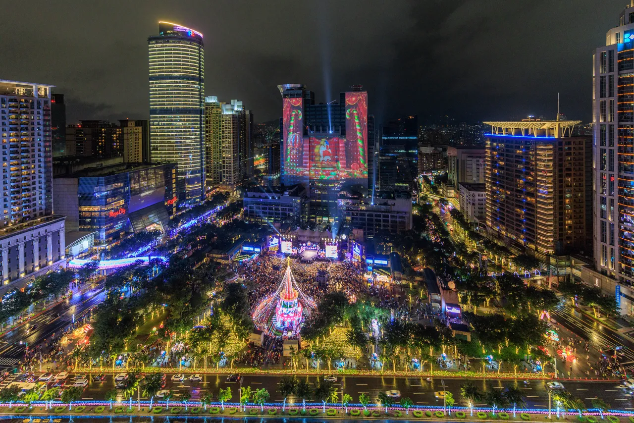 2025新北欢乐耶诞城「巨星耶诞演唱会—The Greatest Show」。翻摄画面