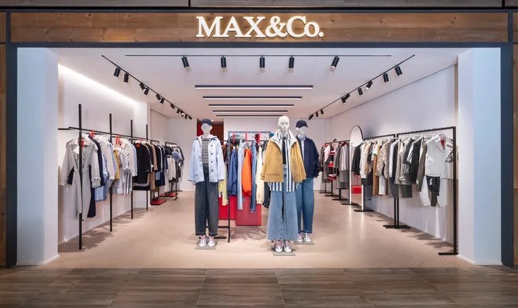 MAX&Co.位於信義A11的全新形象專櫃正式揭幕。品牌提供