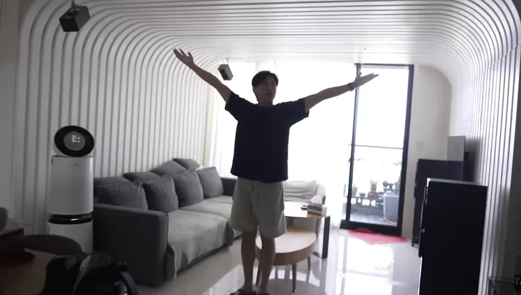 客廳。翻攝尼克&ASHLY的YT