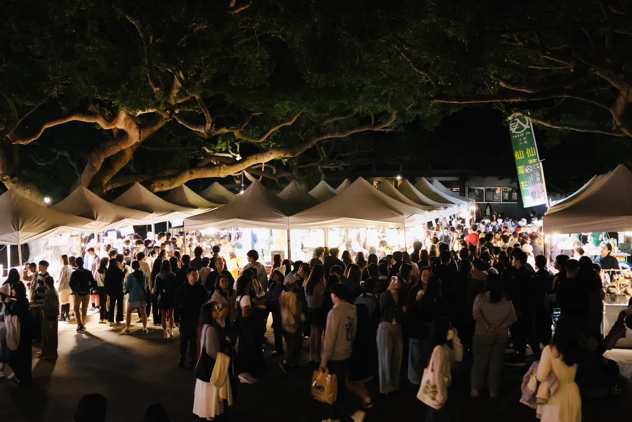 东海大学平安夜活动涌进逾2万人。东海提供