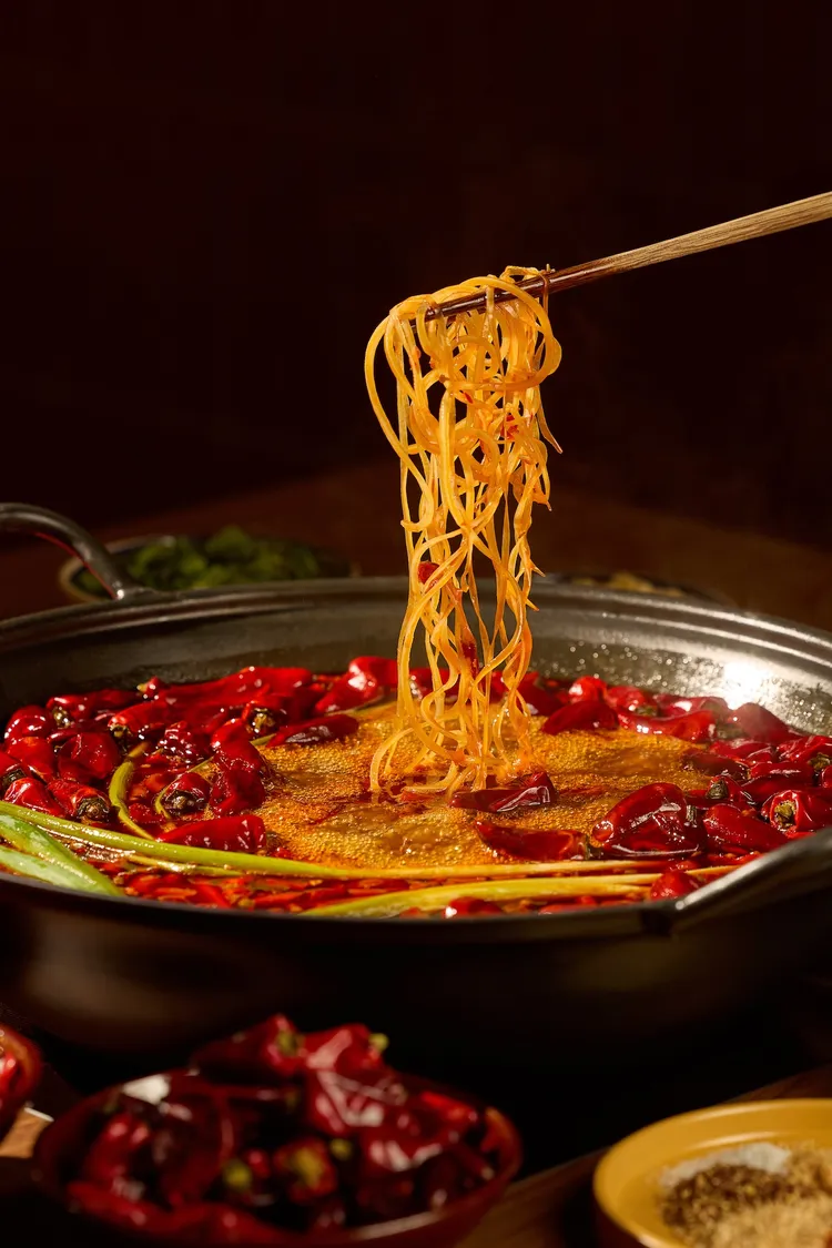 食客享受台灣火鍋料與成都鍋底碰撞而生的絢爛火花。業者提供