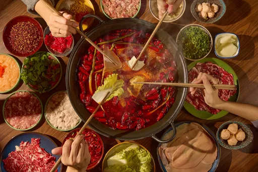 黄仁勋也要吃的麻辣锅　成都火锅新传奇「冯校长老火锅」1/3登台