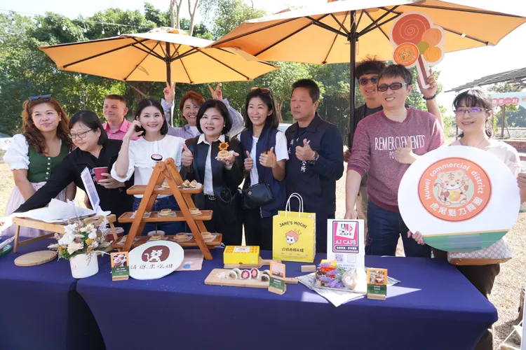 糖都嘉年華以「甜蜜製造，從蔗裡開始」為主題，結合五分車與百年糖業鐵道。雲縣府提供