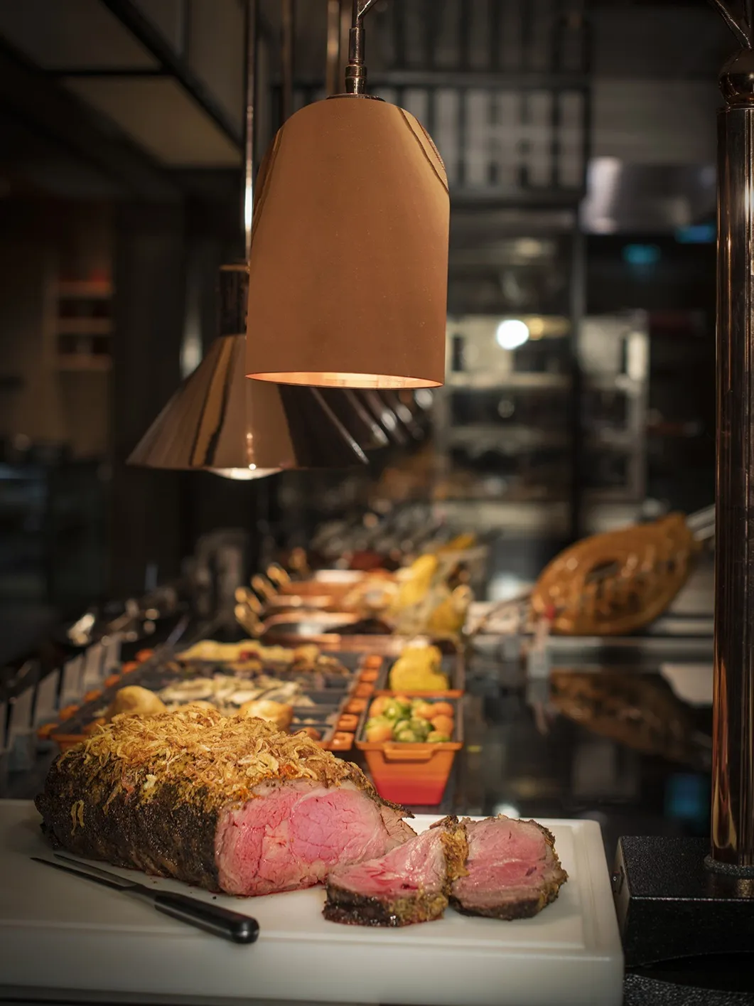 远东Café祭出平日下午茶「四人同行、一人免费」限时优惠。台北远东香格里拉提供