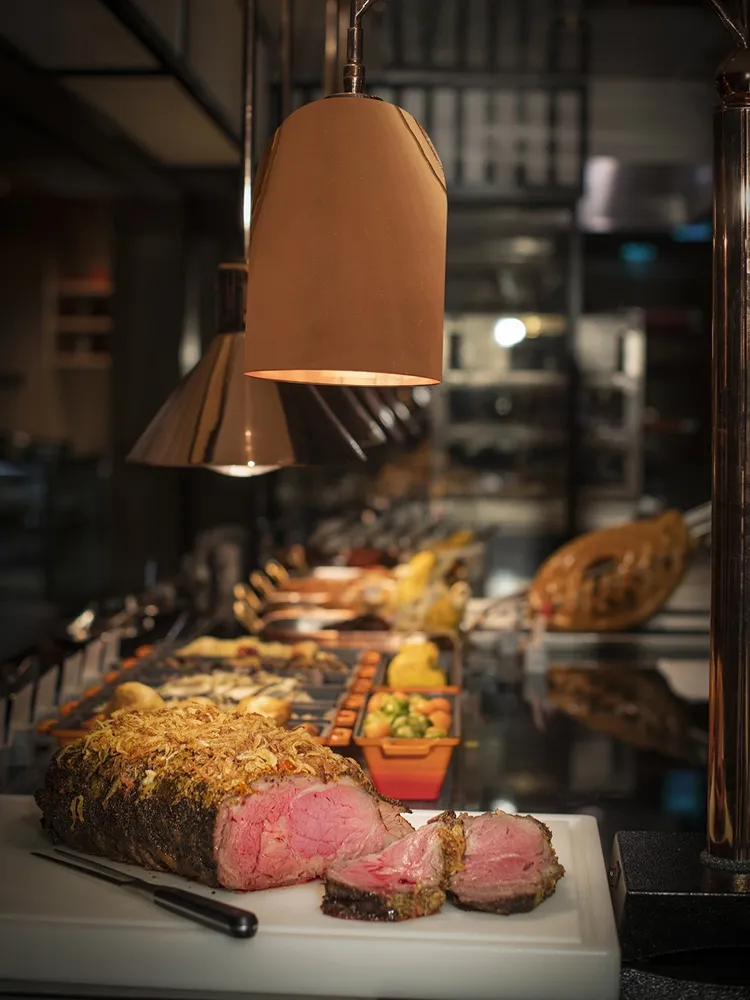 遠東Café祭出平日下午茶「四人同行、一人免費」限時優惠。台北遠東香格里拉提供