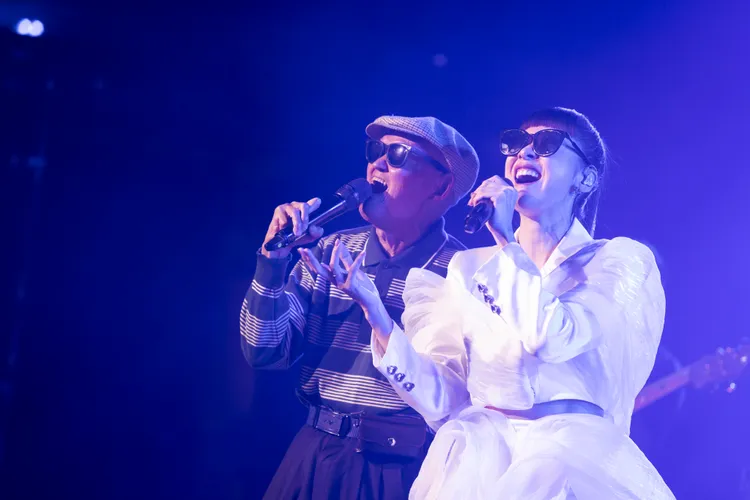 張棋惠（右）曾靠模仿李炳輝賺到百萬流量，演唱會合體本尊超吸睛。好撐音樂提供