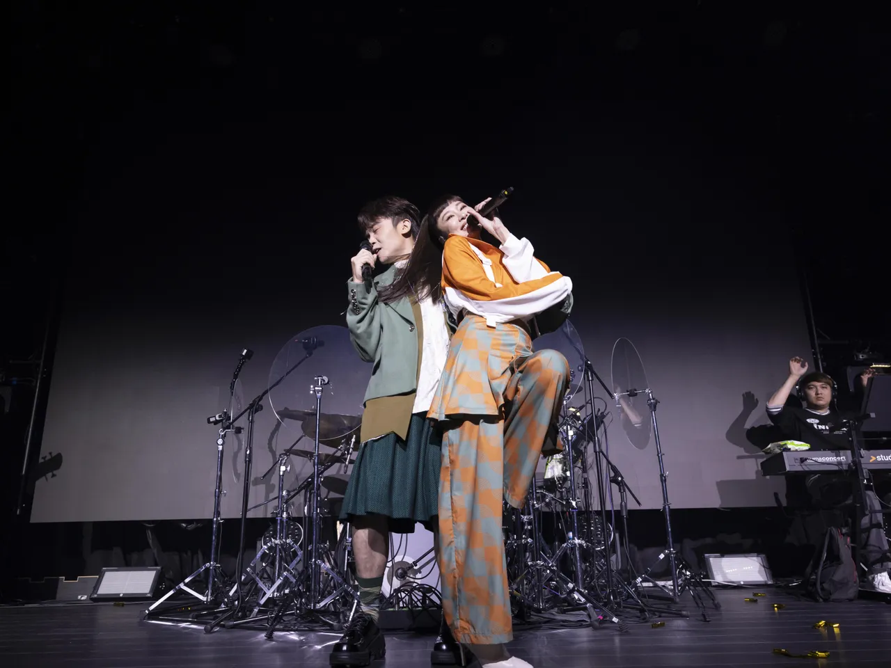 张棋惠（右）说好的嘉宾青峰，竟是黄豪平惊喜Cosplay。好撑音乐提供