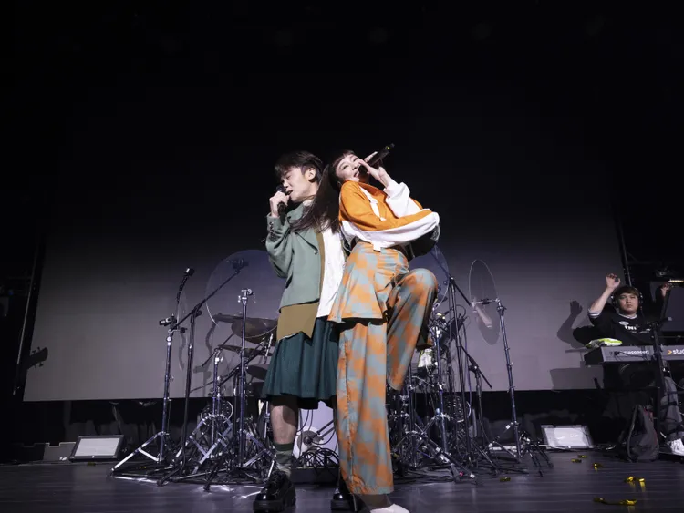 張棋惠（右）說好的嘉賓青峰，竟是黃豪平驚喜Cosplay。好撐音樂提供