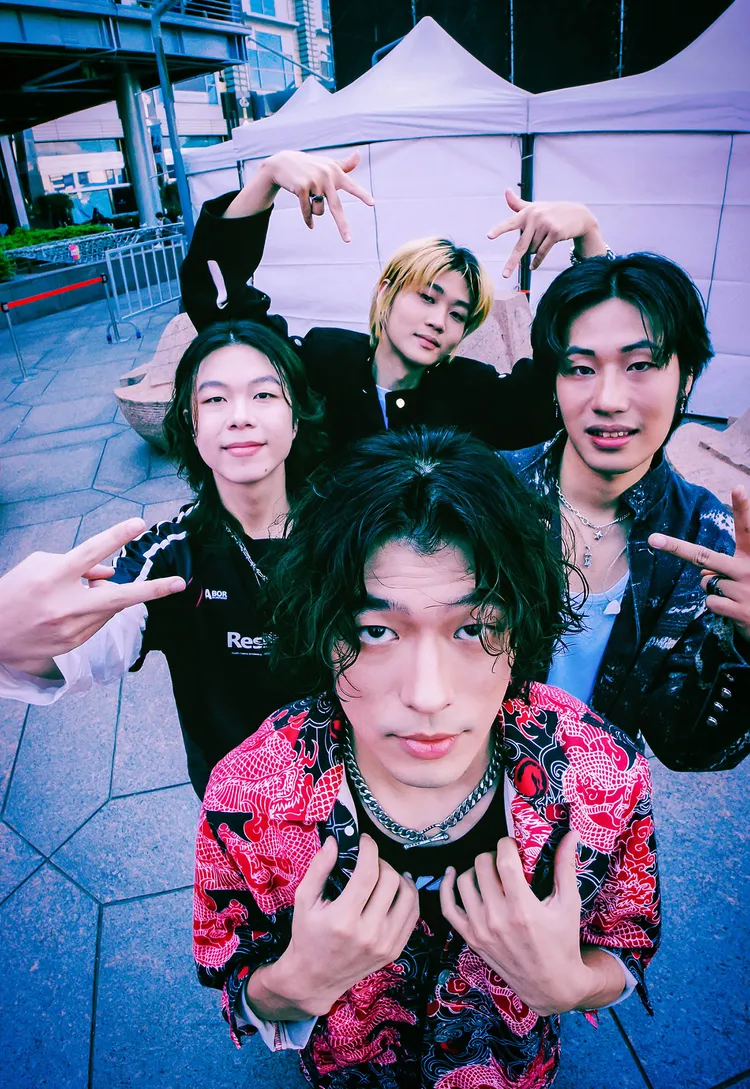 帕拉斯還沒發片，就已登上不少舞台演出。迷音樂提供