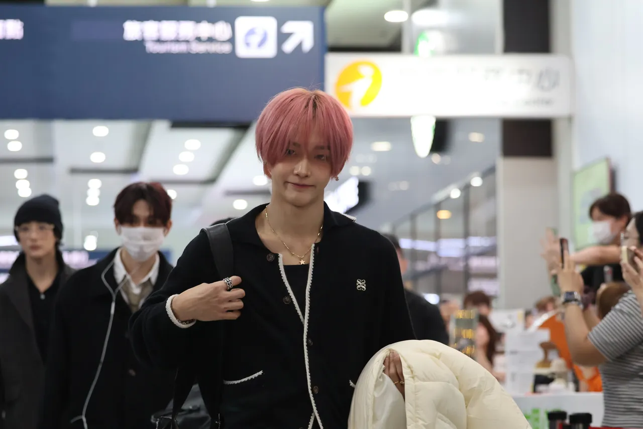 RIIZE的元彬粉色头发非常显眼。特勤中心摄