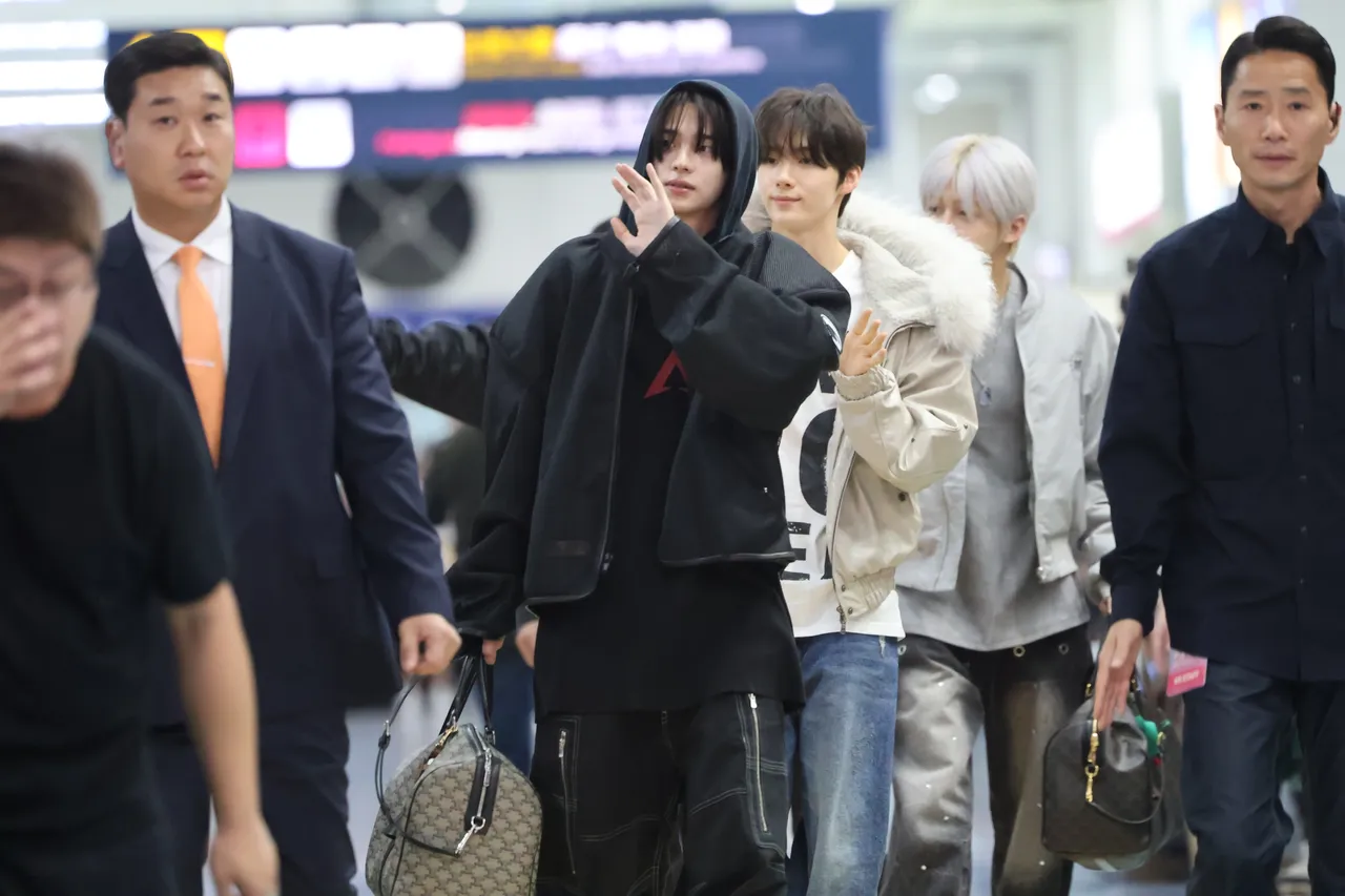 TWS队长申惟走最前面。特勤中心摄