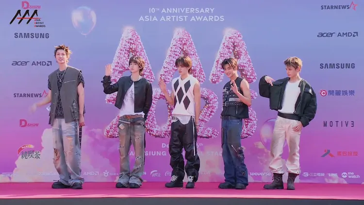 趙雨凡（右）曾在台灣求學，帶CORTIS回來開唱。翻攝LINE TV