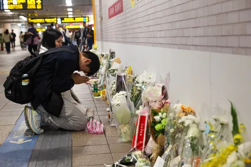 北捷掷弹砍人｜张文父母出面下跪对大众道歉　「对被害人无法弥补」感到很痛苦