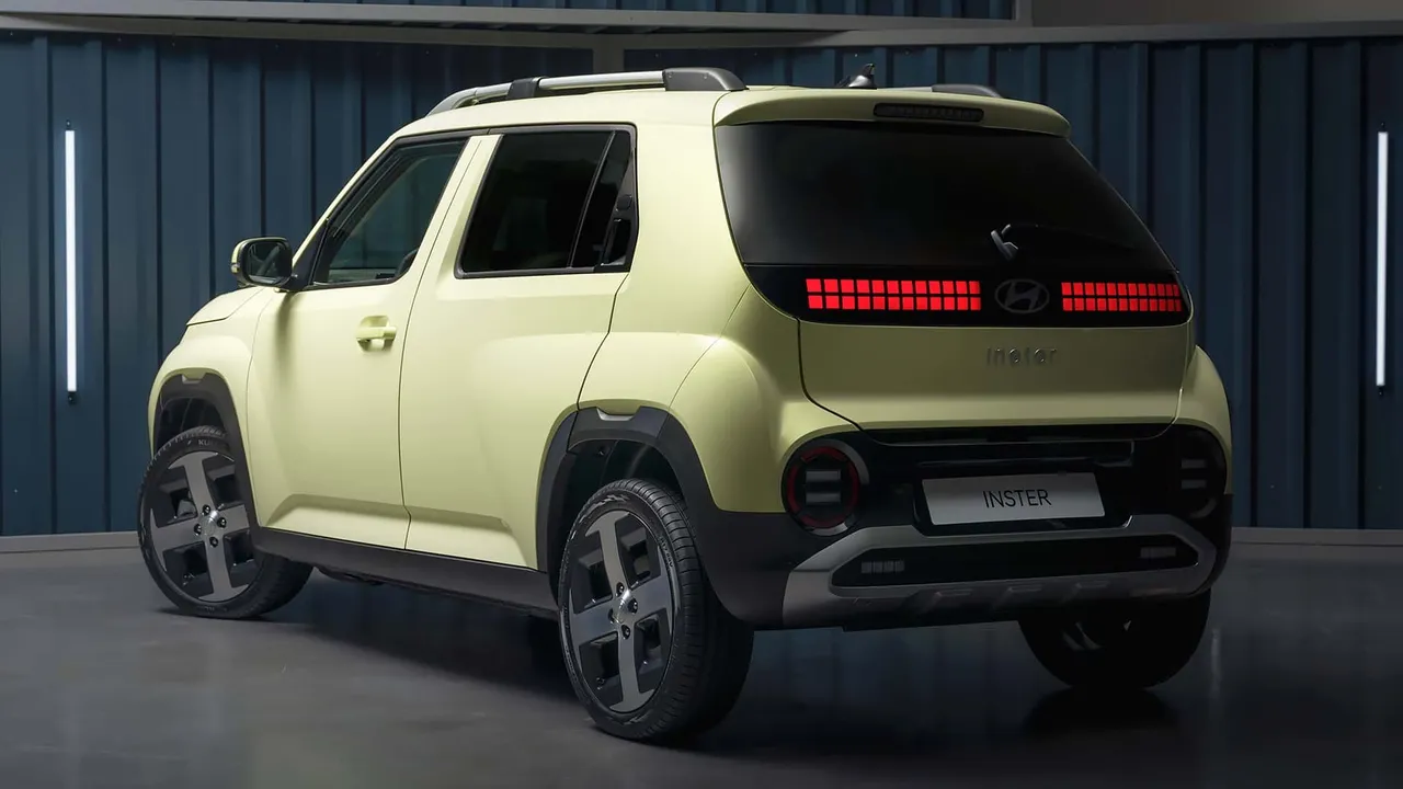 INSTER在销售上以EV400-B最受市场青睐，占比约五成；续航更强、配备更齐备的EV450占比则约四成五。原厂照片