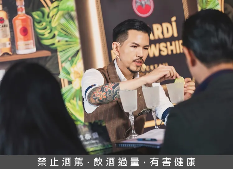 Rumway創辦人梁奕明（Mickey Liang）發表冬季限定熱調酒「暖味蘭姆熱托迪」。業者提供