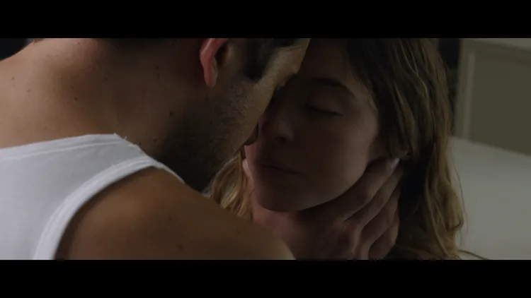 席德妮史威尼主演床戰布蘭登斯克勒納。車庫提供