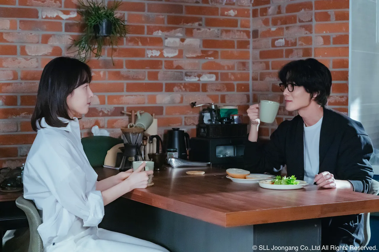 徐玄振（左）认为剧中与张栗的感情很写实。Hami Video提供