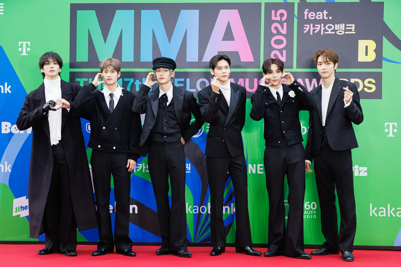 RIIZE以黑色西装走红毯。翻摄MMA X